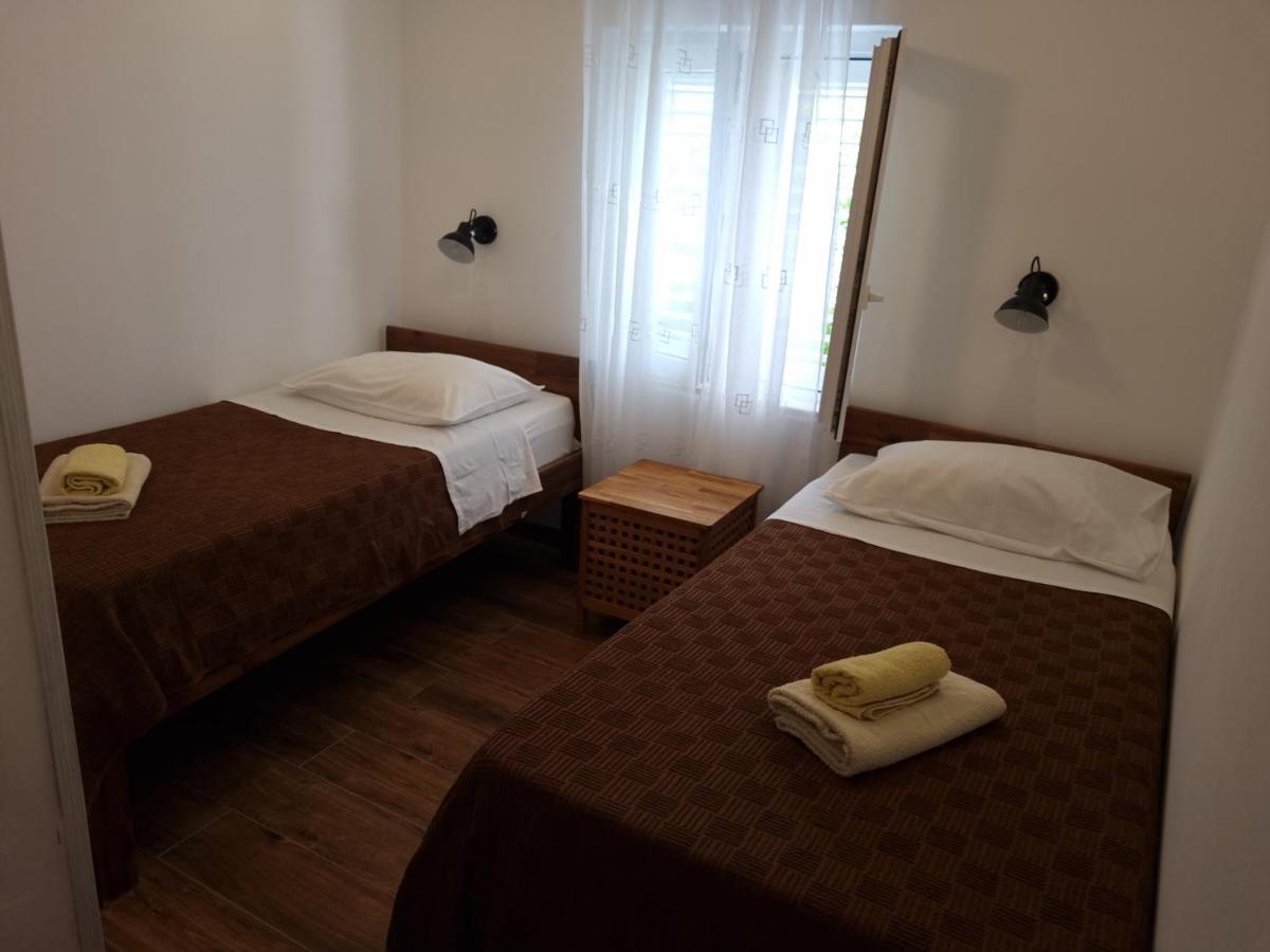 Delmar Apartment Komiza Luaran gambar